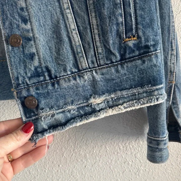 Levi's collarless denimjacket size small medium wash